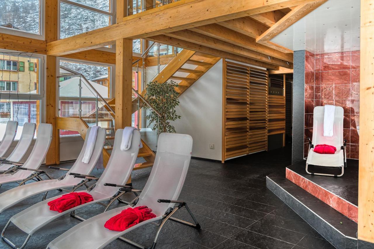Wellness- Und Schneesporthotel Christiania Saas-Almagell Exterior foto